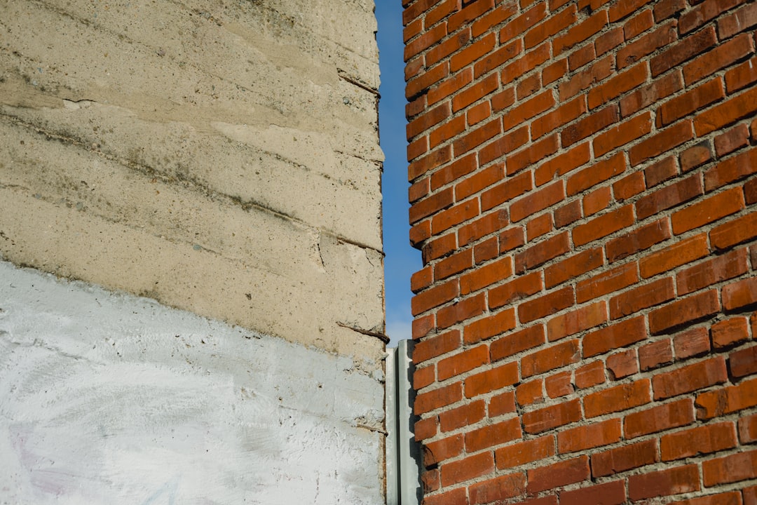 Chantier d'isolation extérieure ITE sur maison individuelle